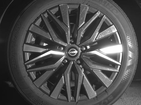 Used 2025 Nissan Altima 2.5 SV FWD image 12