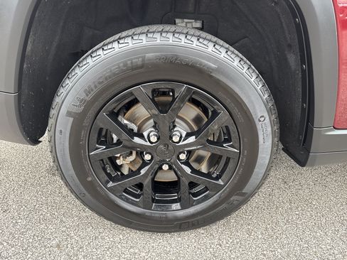 Used 2024 Jeep Grand Cherokee L Laredo AWD/4WD image 19