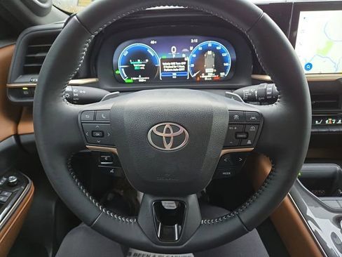 Used 2025 Toyota Crown Signia image 16