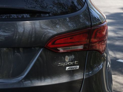 Used 2018 Hyundai Santa Fe Sport image 18