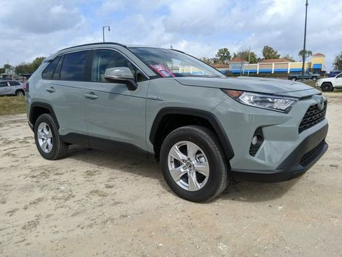 Used 2020 Toyota RAV4 XLE w/ Convenience Package AWD/4WD image 2