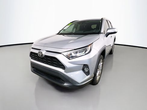 Used 2021 Toyota RAV4 XLE Premium image 10