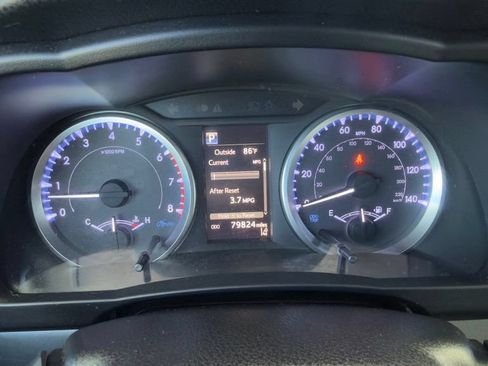 Used 2019 Toyota Highlander LE FWD image 24