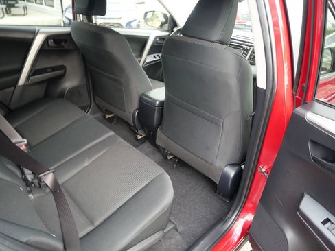 Used 2018 Toyota RAV4 LE w/ All Weather Liner Package AWD/4WD image 20
