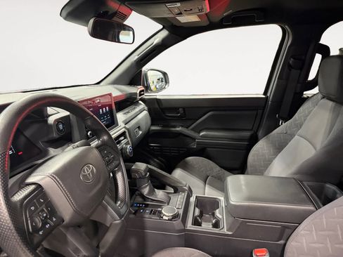 Used 2025 Toyota Tacoma SR AWD/4WD image 10