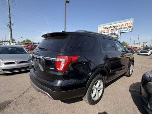 Used 2016 Ford Explorer XLT w/ Equipment Group 202A AWD/4WD image 5