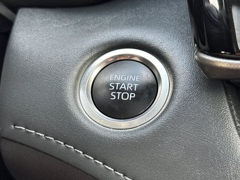 Used 2025 Toyota Highlander XLE image 23