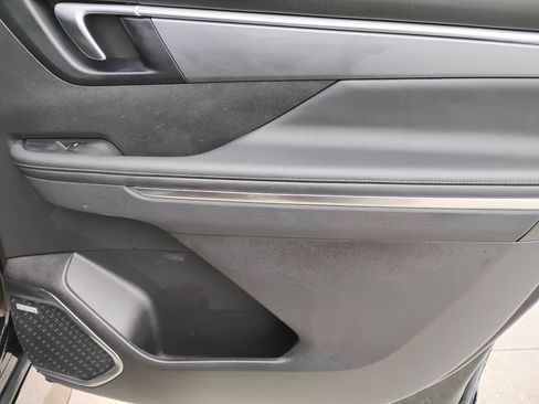 Used 2025 Buick Enclave Sport Touring image 21