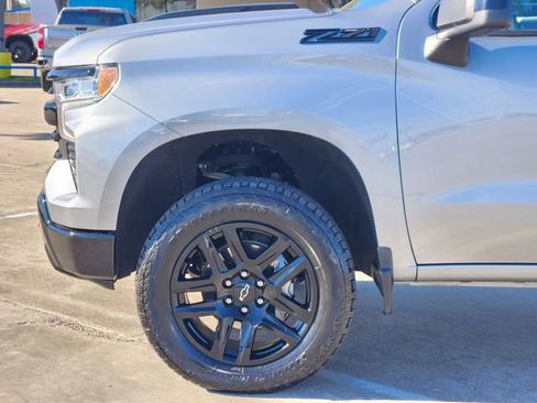 Used 2024 Chevrolet Silverado 1500 LT Trail Boss w/ LPO, Dark Essentials Package image 8