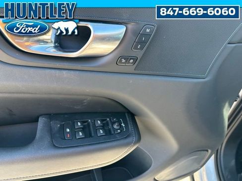 Used 2025 Volvo XC60 B5 Core image 19