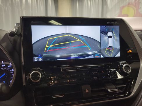 Used 2022 Toyota Highlander Platinum image 17