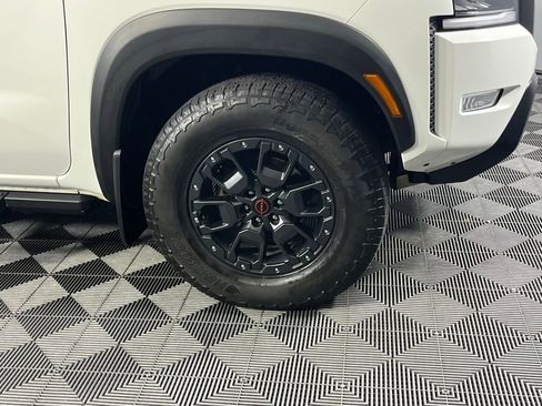 Used 2023 Nissan Frontier PRO-4X w/ Pro-4X Premium Package image 13