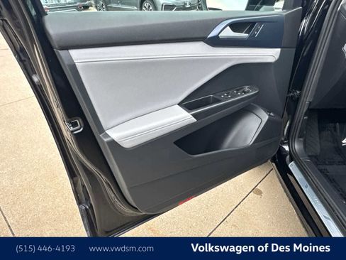 Certified 2024 Volkswagen Taos SE image 22