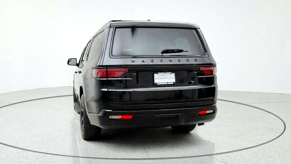 Used 2023 Jeep Wagoneer Series II AWD/4WD image 6