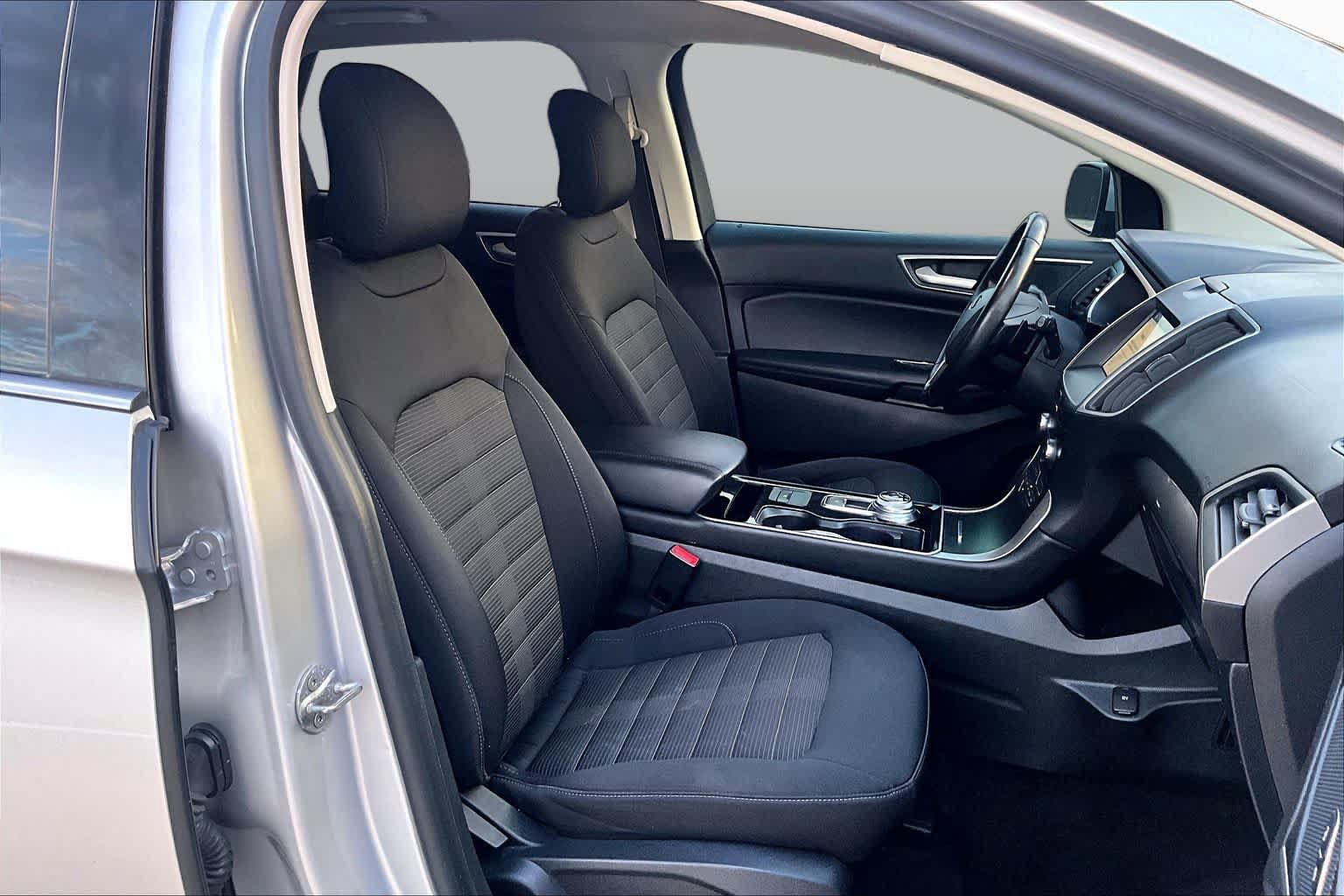 Used 2019 Ford Edge SEL w/ Cold Weather Package AWD/4WD image 9
