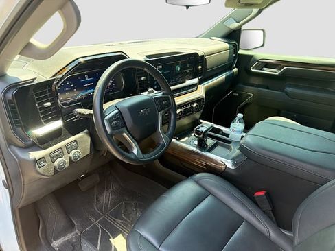 Used 2025 Chevrolet Silverado 1500 RST w/ Convenience Package II AWD/4WD image 24