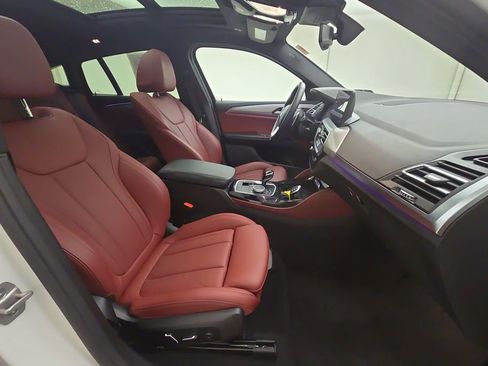 Certified 2025 BMW X4 xDrive30i w/ Premium Package image 29