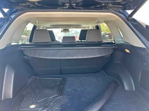 Used 2021 Toyota RAV4 XLE w/ Convenience Package FWD image 8