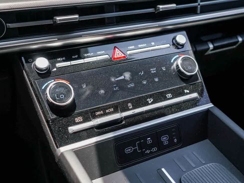 Used 2025 Hyundai Santa Fe SEL FWD image 21