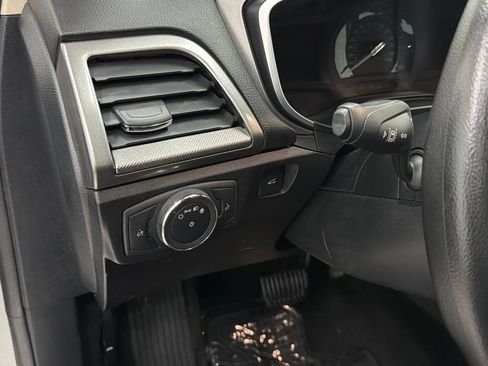 Used 2019 Ford Fusion SE FWD image 20