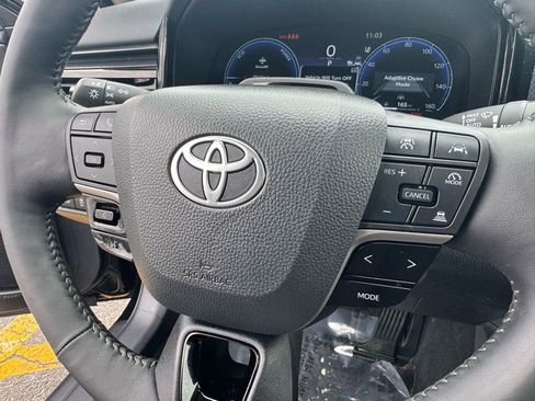 Used 2025 Toyota Camry XLE w/ Premium Plus Package image 29