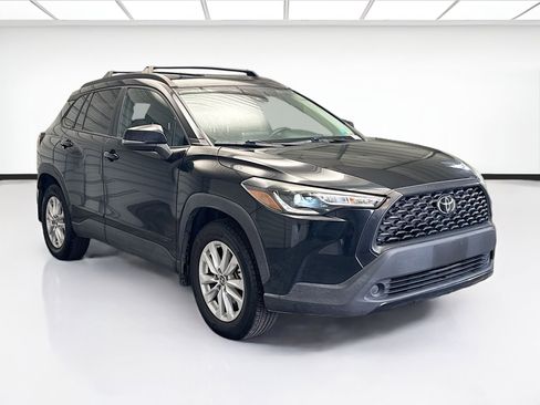 Used 2022 Toyota Corolla Cross LE w/ Moonroof Package image 3