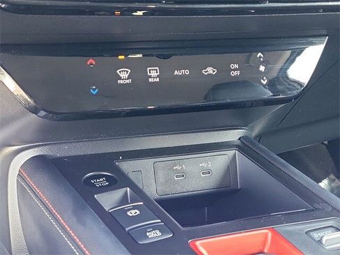 Certified 2025 Nissan Kicks SR image 17