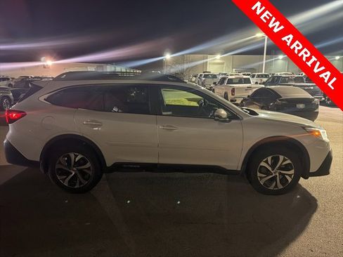 Used 2022 Subaru Outback Limited image 2