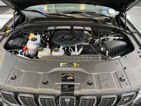 Used 2023 Jeep Grand Cherokee Overland w/ Advanced Protech Group III image 39