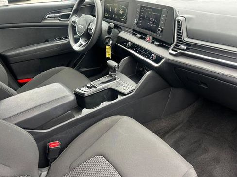 Used 2024 Kia Sportage LX image 20
