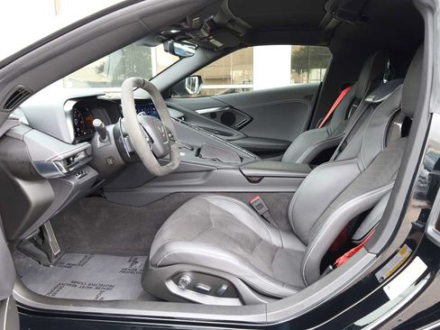 Used 2024 Chevrolet Corvette Stingray Preferred Cpe w/ Z51 Performance Package RWD image 4