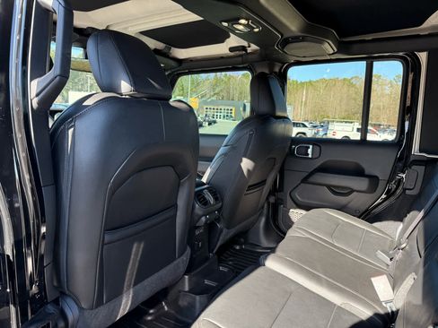 Used 2022 Jeep Wrangler Unlimited Sahara image 28