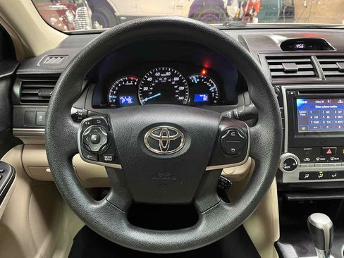Used 2012 Toyota Camry LE FWD image 12