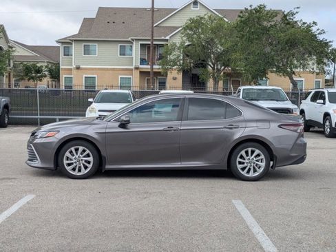 Used 2023 Toyota Camry LE image 8