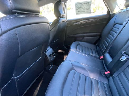 Used 2018 Ford Fusion SE w/ Fusion SE Technology Package image 21