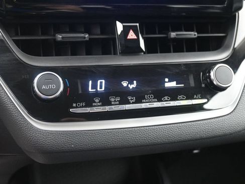 Used 2025 Toyota Corolla LE w/ Convenience Package FWD image 29