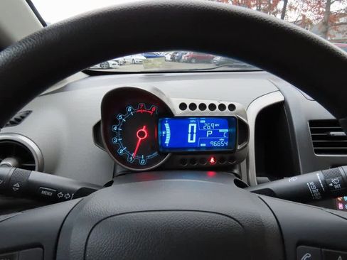 Used 2014 Chevrolet Sonic LT image 21