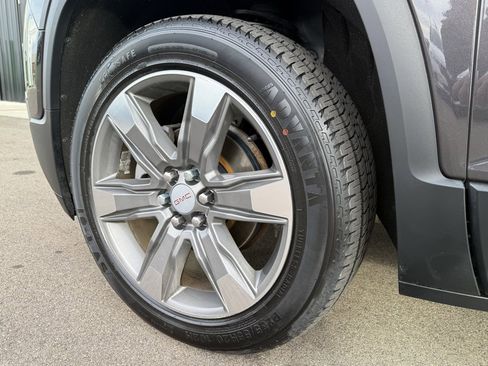 Used 2017 GMC Acadia SLT image 11