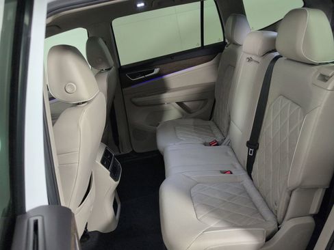 Used 2024 Volkswagen Atlas SEL Premium R-Line image 23