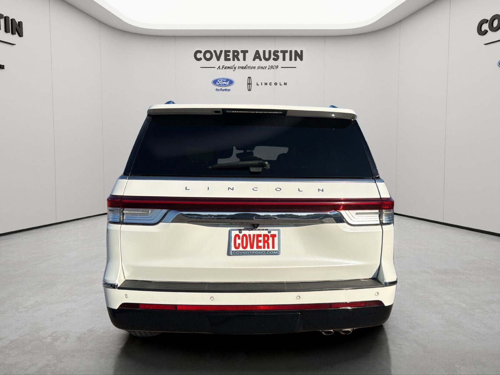 Used 2024 Lincoln Navigator Reserve AWD/4WD image 4