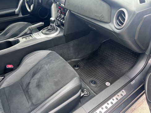 Used 2020 Toyota 86 RWD image 15