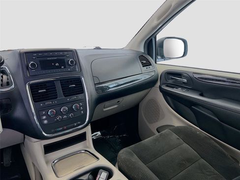 Used 2015 Dodge Grand Caravan SXT image 21