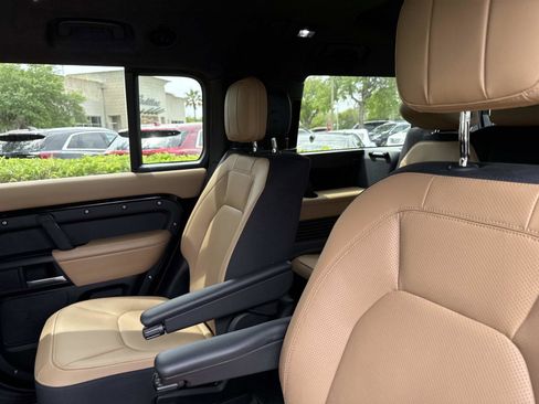 Used 2025 Land Rover Defender 130 V8 image 14