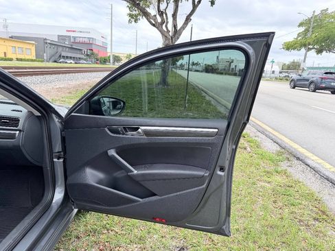 Used 2017 Volkswagen Passat 1.8T SE image 20