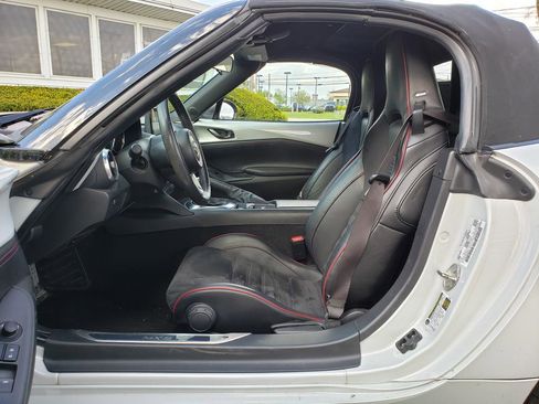 Used 2019 MAZDA MX-5 Miata Club w/ Brembo/BBS Recaro Package RWD image 5