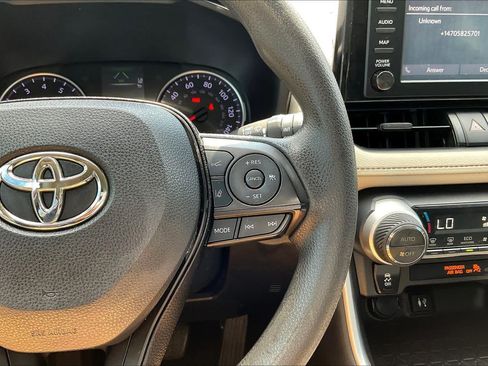 Used 2019 Toyota RAV4 XLE FWD image 25