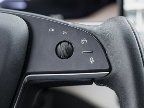 Used 2023 Tesla Model S Standard Range image 17