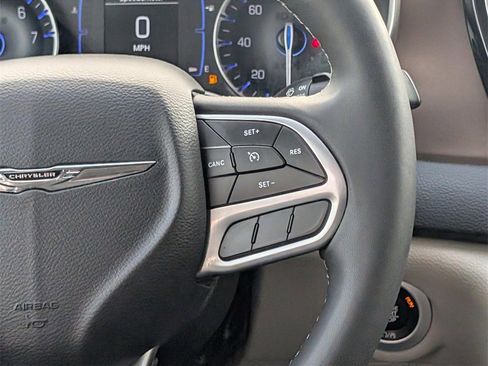 Used 2023 Chrysler Voyager LX image 15