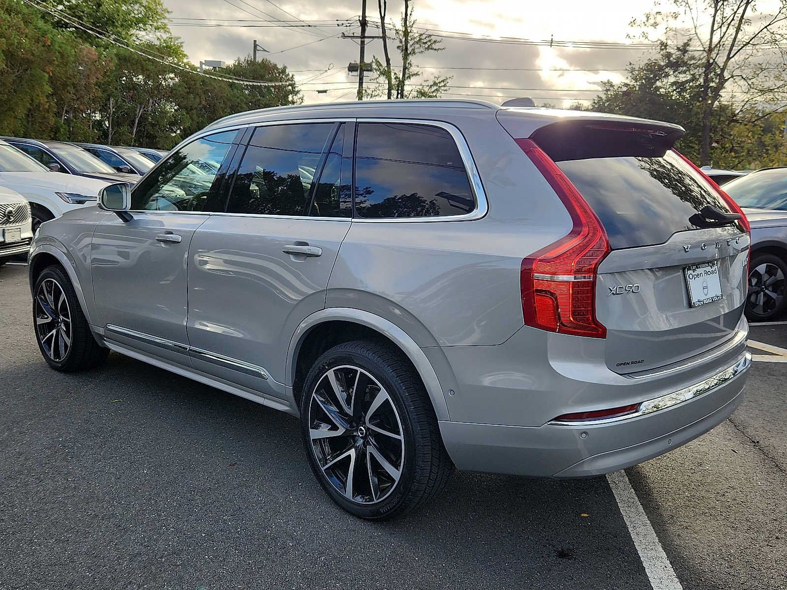 Certified 2023 Volvo XC90 B6 Plus AWD/4WD image 4