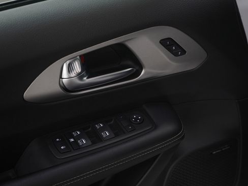 Used 2022 Chrysler Pacifica Limited w/ S Appearance Package image 19